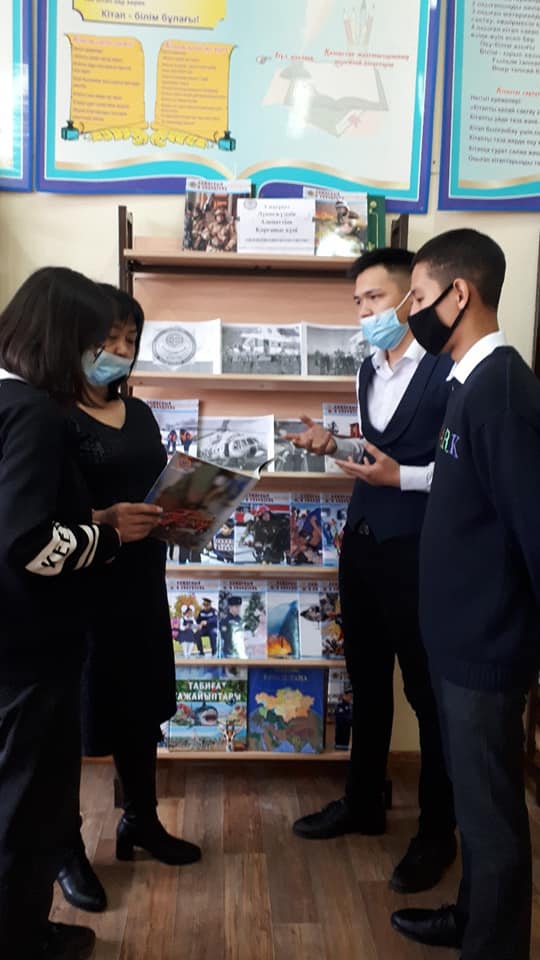 Мектебіміз кітапханасында "1-наурыз - Дүниежүзілік Азаматтық қорғаныс күні" тақырыбында көрме ұйымдастырылды