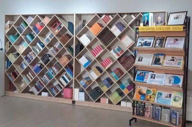 «Мейірім төгетін ана» атты кітаптар көрмесі