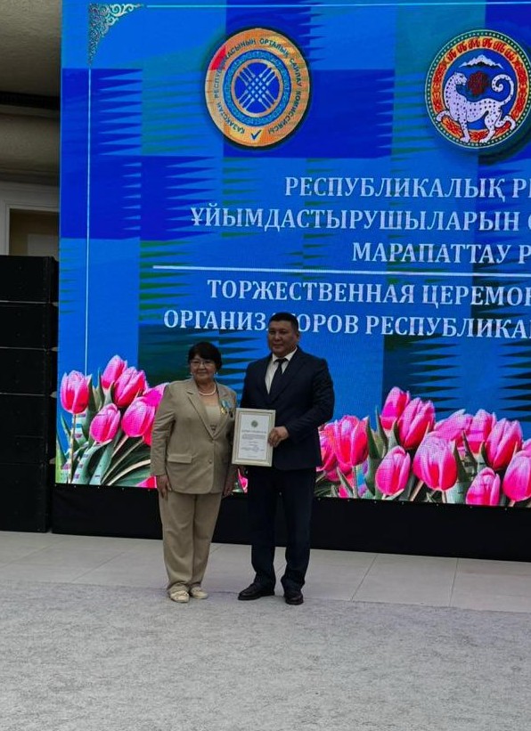 Мектеп-гимназиямыздың директоры Нұрғазы Асет ҚР Орталық сайлау комиссиясы Төрағасының Құрмет грамотасымен марапатталды